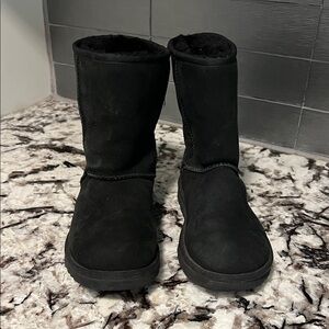 UGG Women’s Classic Short Boots